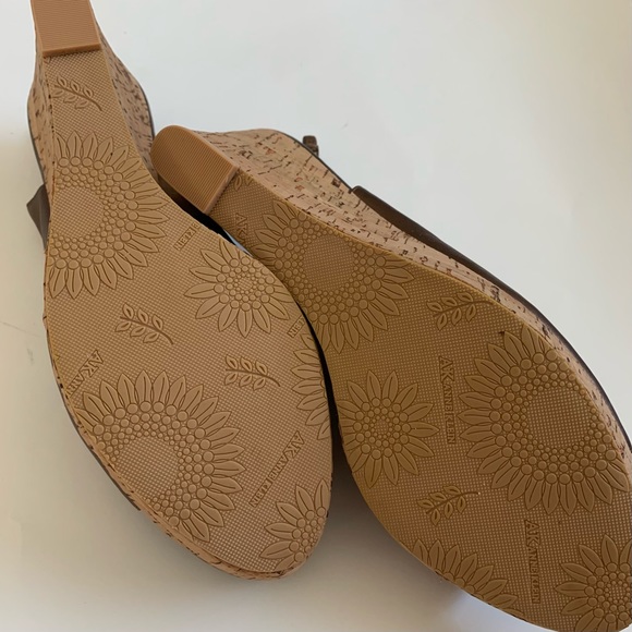 Anne Klein Akodiana Peep-toe Wedge Sandal - Picture 5 of 8